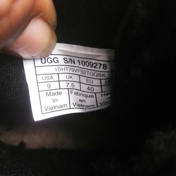 UGG Mismatched Size Glen Wedge Boot  L9 R8 - Picture 6 of 10